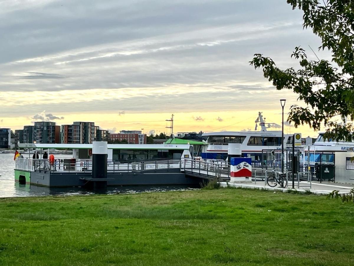 Traumwohnung Mit Stadthafen-panorama! Zwei Schlafzimmer, Parkplatz Apartment Rostock