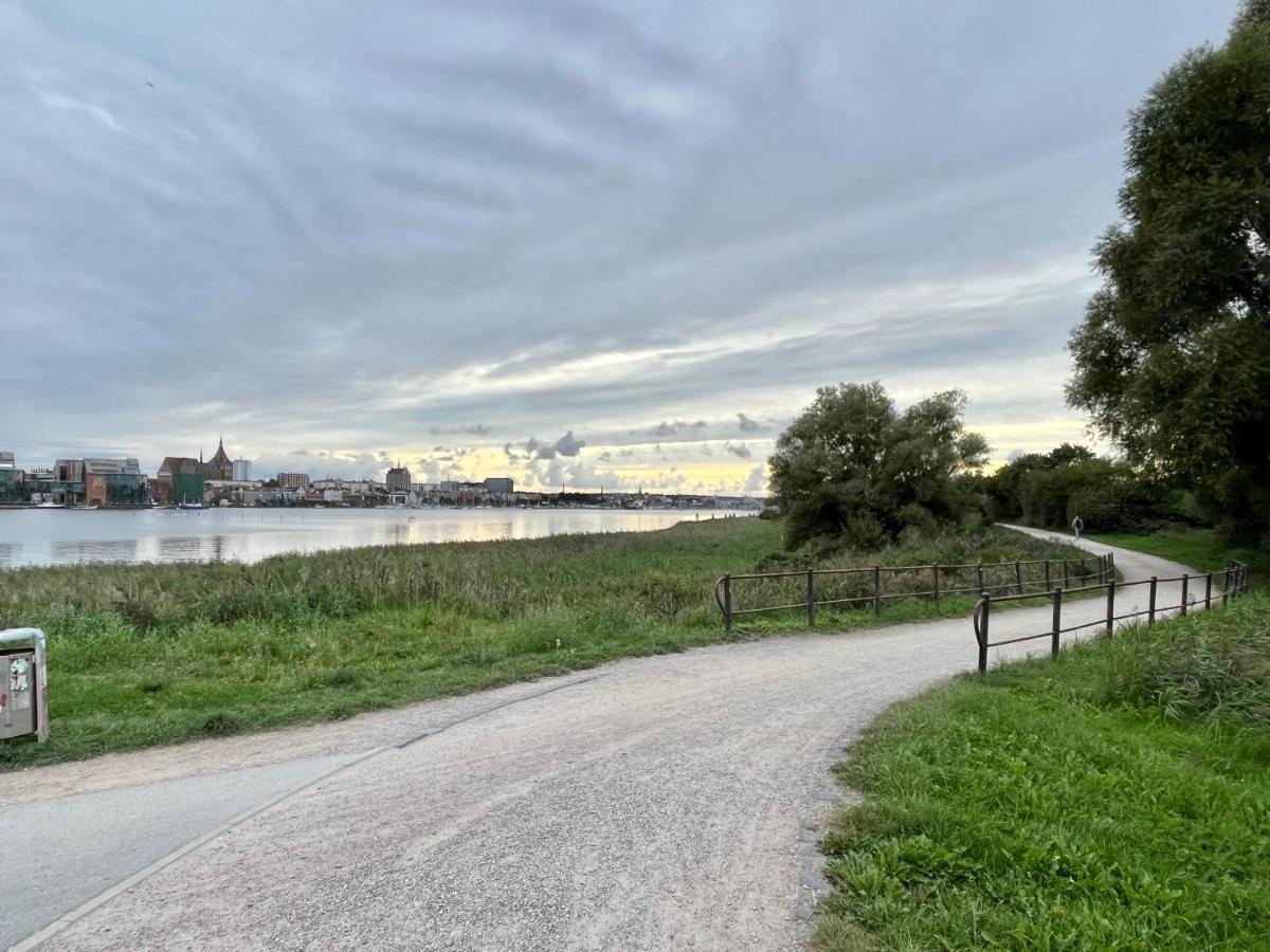Traumwohnung Mit Stadthafen-panorama! Zwei Schlafzimmer, Parkplatz Apartment Rostock