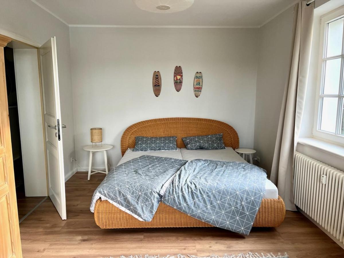 Traumwohnung Mit Stadthafen-panorama! Zwei Schlafzimmer, Parkplatz Apartment *