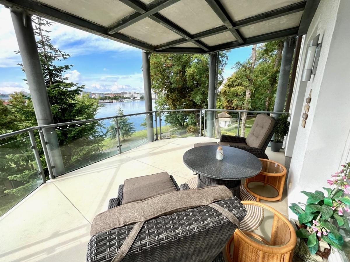 Apartment Traumwohnung Mit Stadthafen-panorama! Zwei Schlafzimmer, Parkplatz