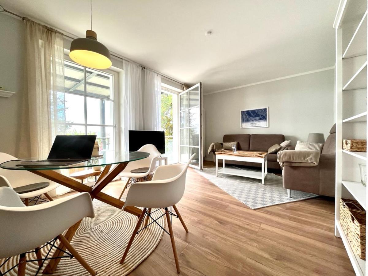 Traumwohnung Mit Stadthafen-panorama! Zwei Schlafzimmer, Parkplatz *