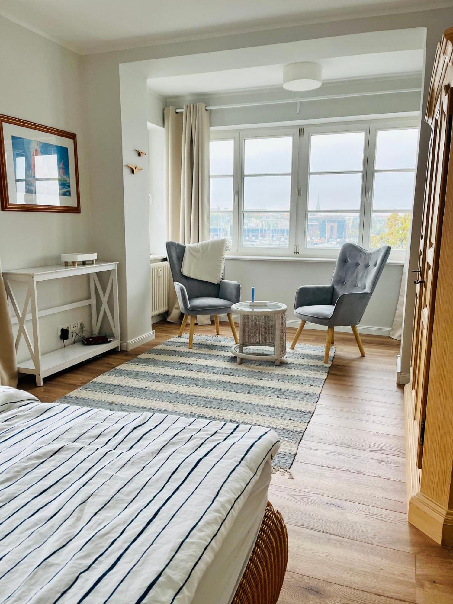 Apartment Traumwohnung Mit Stadthafen-panorama! Zwei Schlafzimmer, Parkplatz Rostock